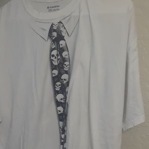 NO BOUNDARIES TSHIRT WITH TIE PRINTED SKULLS,NEW N